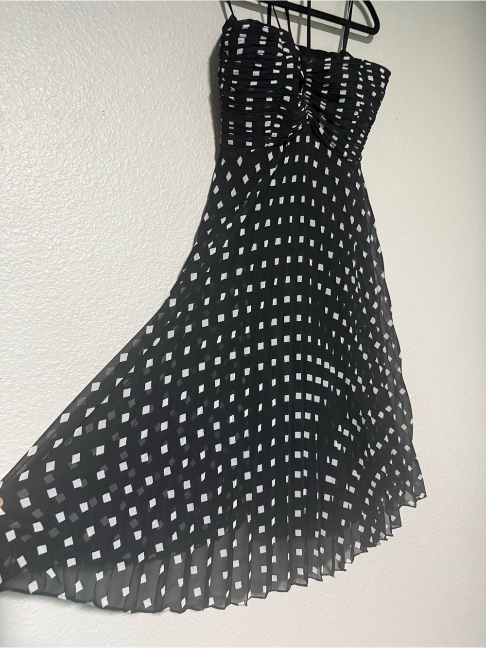 Ann Taylor Black and White Strapless Pleated Sundress - Picture 4 of 7